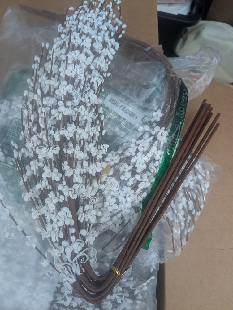 Artificial White Pip Berry Stems 12