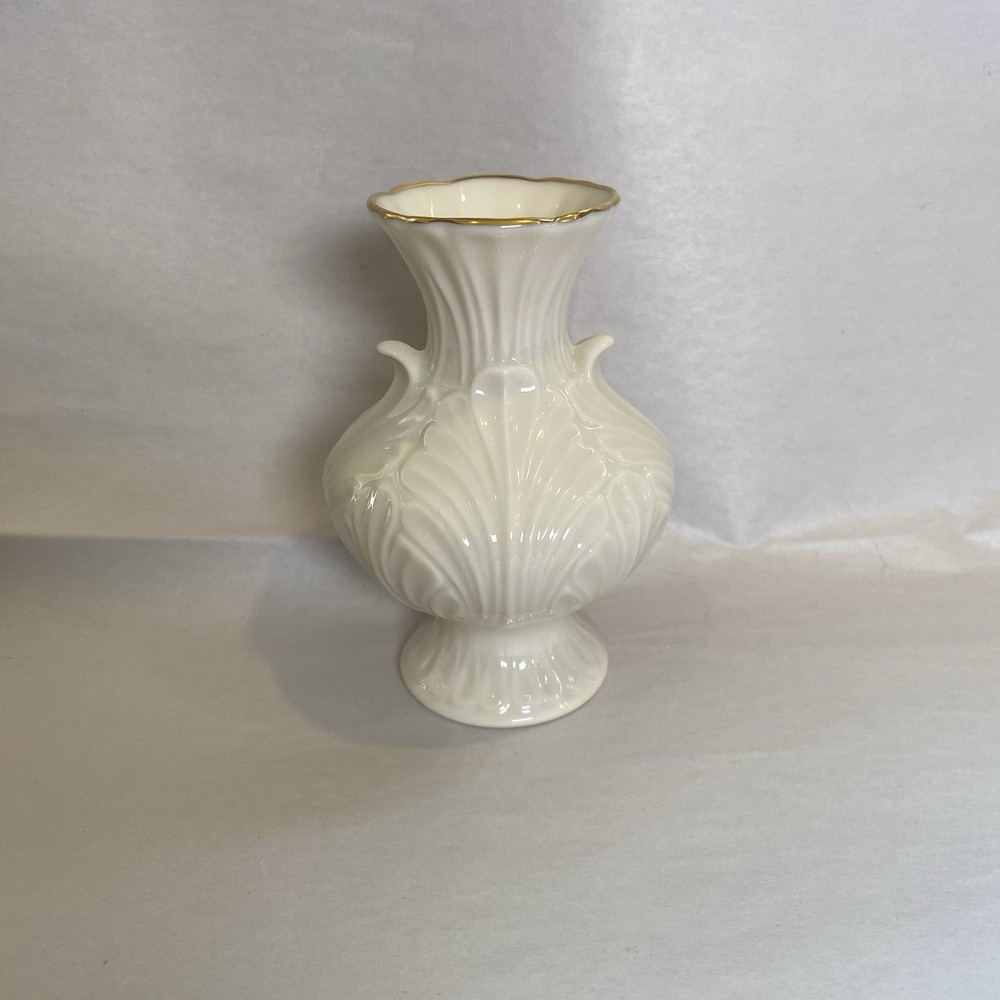 Lenox Porcelain Elfin Collection Bud Vase In Ivory With 24k Gold Trim