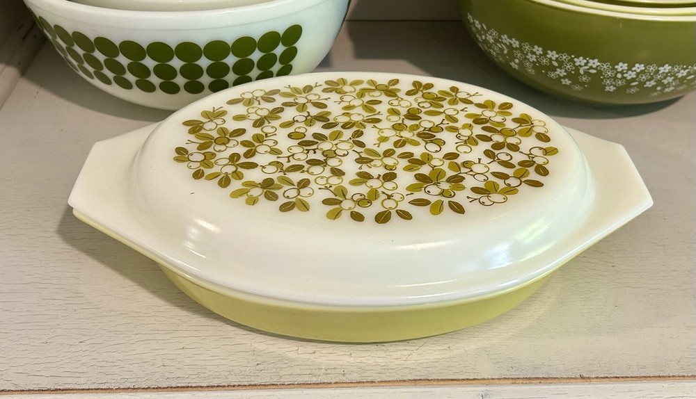 Vintage Pyrex Glass Divided Serving Dish w Lid Verde Green Olives 1 1/2 Quart