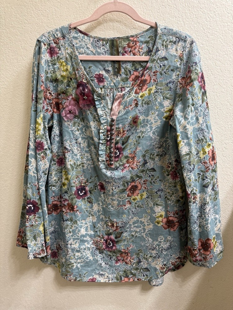 Arrata Silent Journey Women’s Size M Beautiful Floral Button Down Blouse