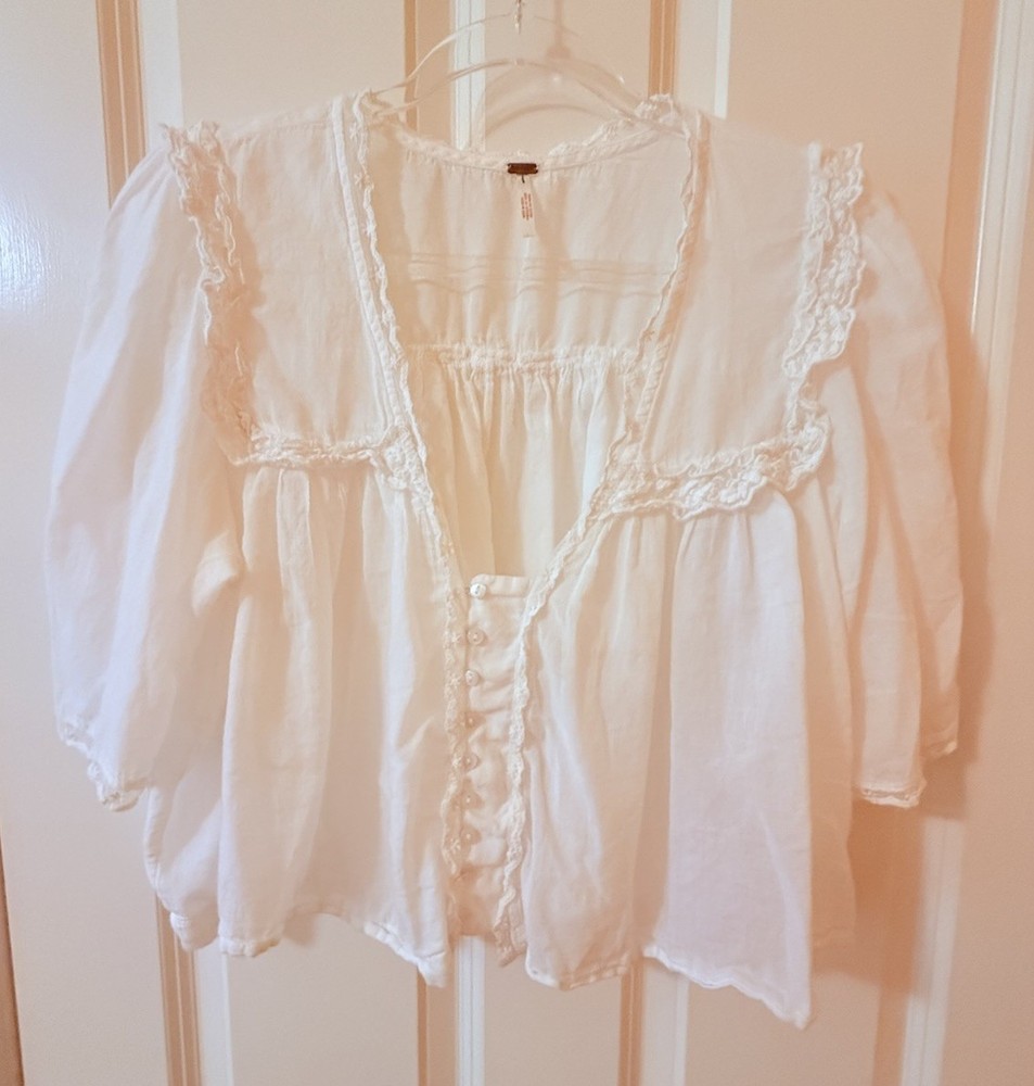 Free People White Boho Eyelet Lace Blouse SizeS Romantic Cottagecore Peasant Top