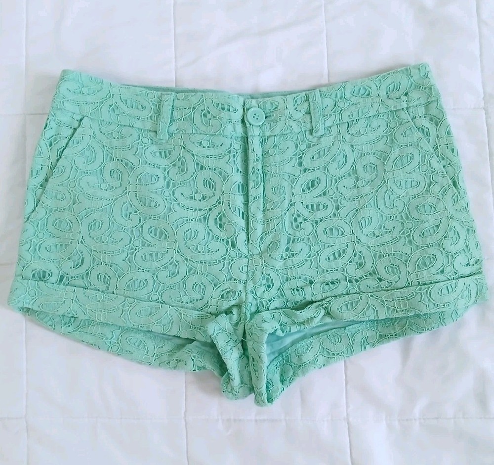Forever 21 Womens Mint Green Lace Cuffed Shorts Size Small