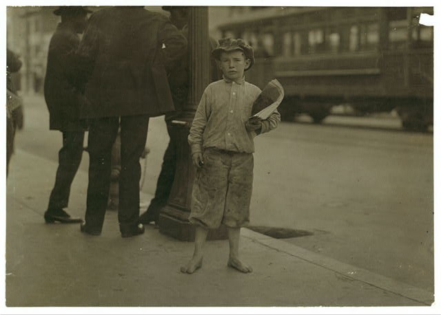 Newsie,Newsboy,Child Labor,Los Angeles,California,Lewis Wickes Hine,1915,1