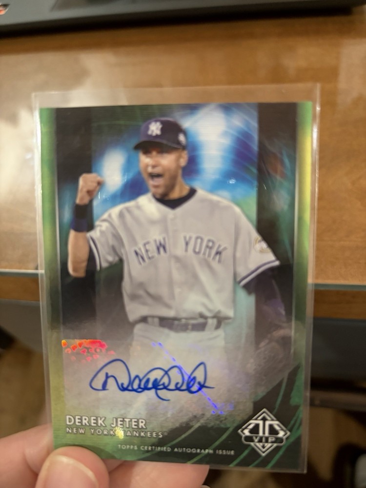 2022 Topps Transcendent Derek Jeter VIP Party 3/5 Auto