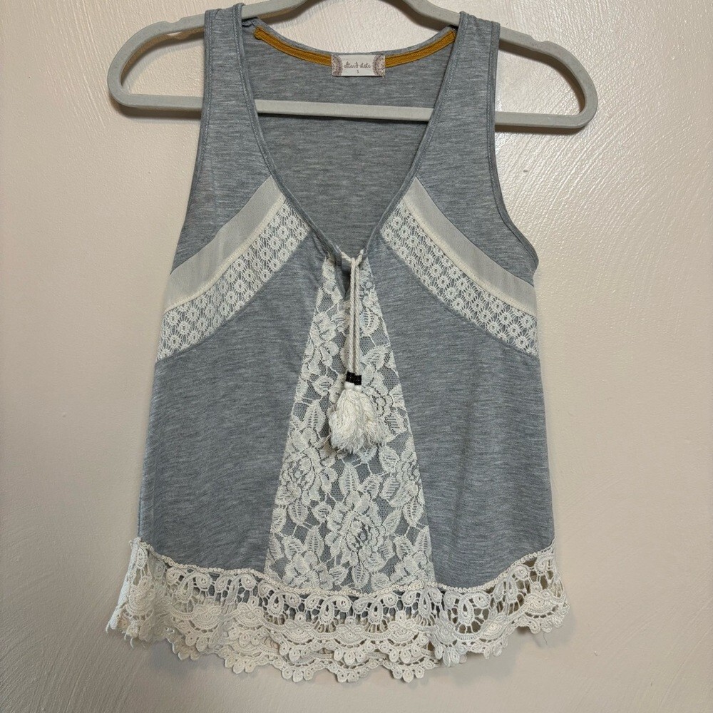 Altar'd State Women's Tank Shirt Top Sleeveless Gray White Lace Size Small