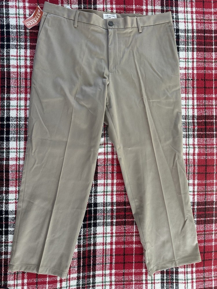 NWT Dockers Signature Khaki Pants 40x30 Straight Fit Stretch Beige SMALL HOLE