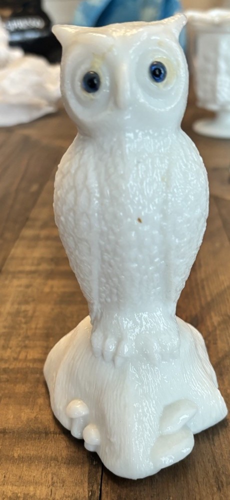 Vintage  Westmoreland milk glass owl figurine