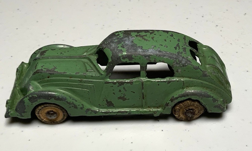 Vintage 1930’s Hubley Cast Iron 4 Doors Sedan Green 3.5”