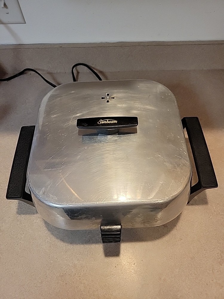 Sunbeam Electric Skillet Vented Lid Aluminum Frypan Buffet Style Model 425A