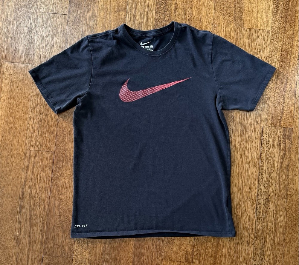 Nike T-Shirt Men's Size Medium Black Short Sleeve Crew Neck Red Swoosh Athletic