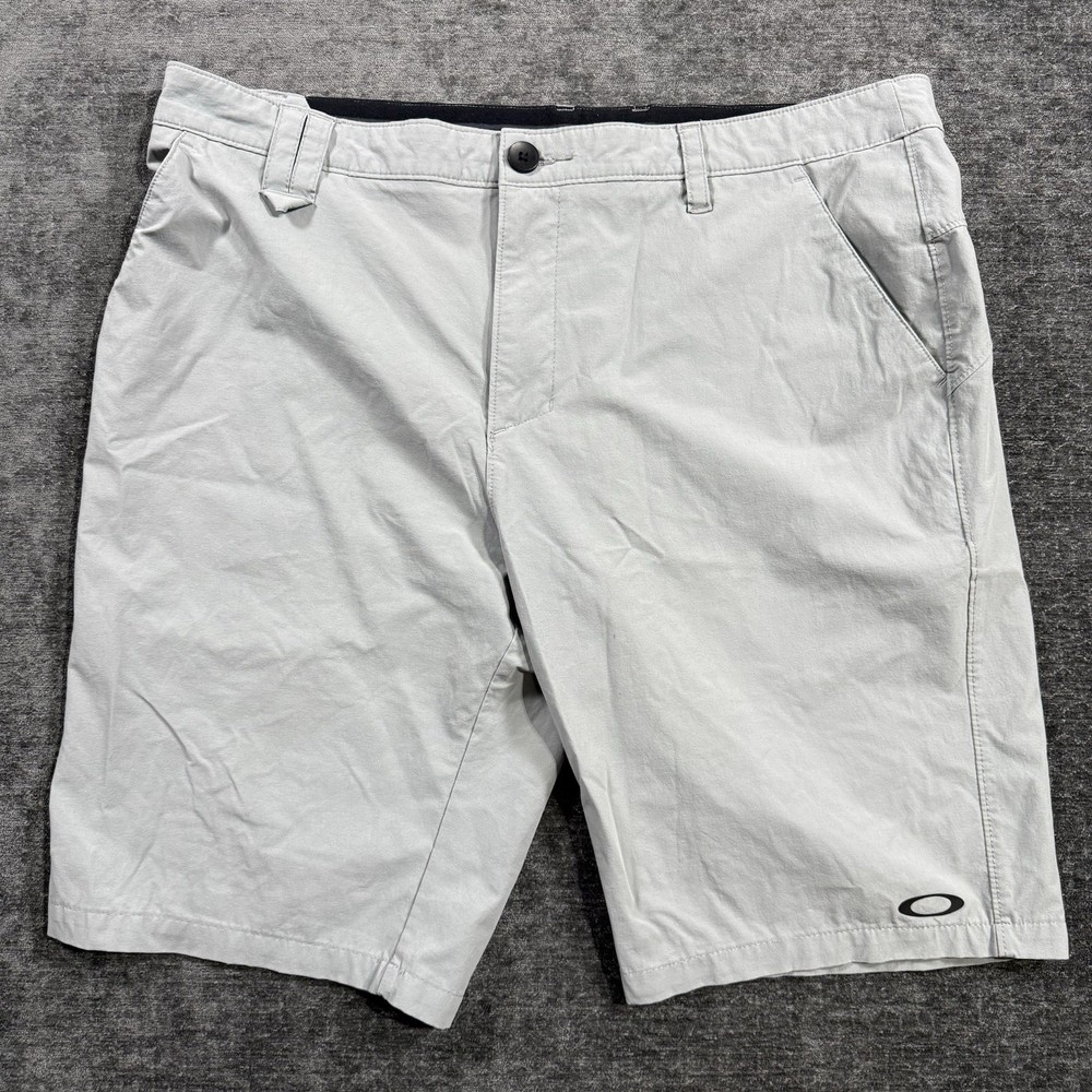 Oakley Shorts Men’s Gray Golf Shorts Size 36 Regular Fit Performance Stretch