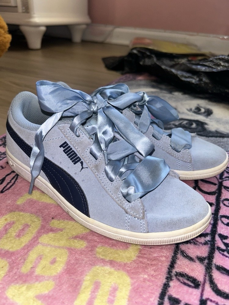 Size 4 Pumas