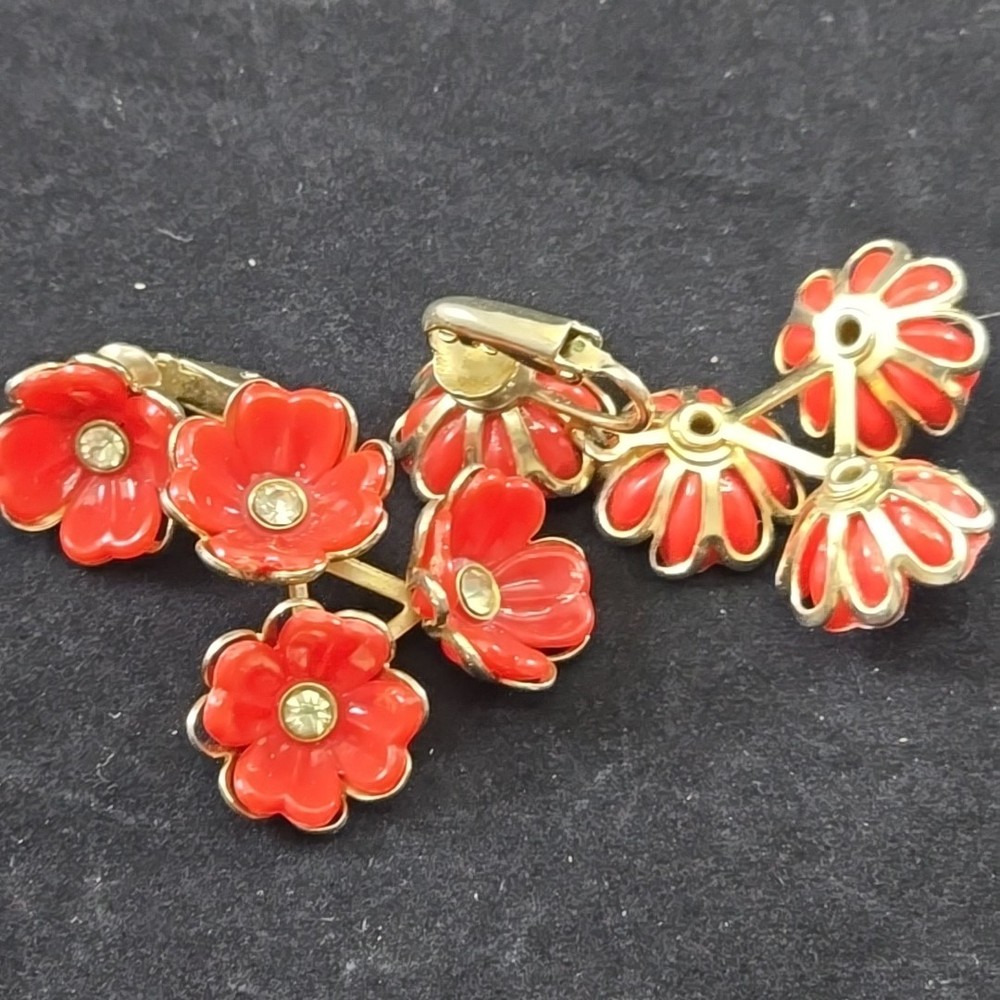Vintage Flowers Red Plastic Petal Gold-tone Clip-On Earrings