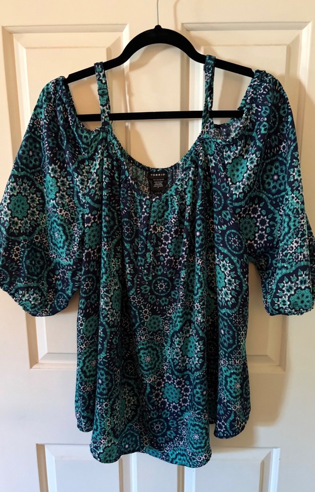 Women's Torrid Size 3X Blue Turquoise Top Medallion Print Cold Shoulder Blouse
