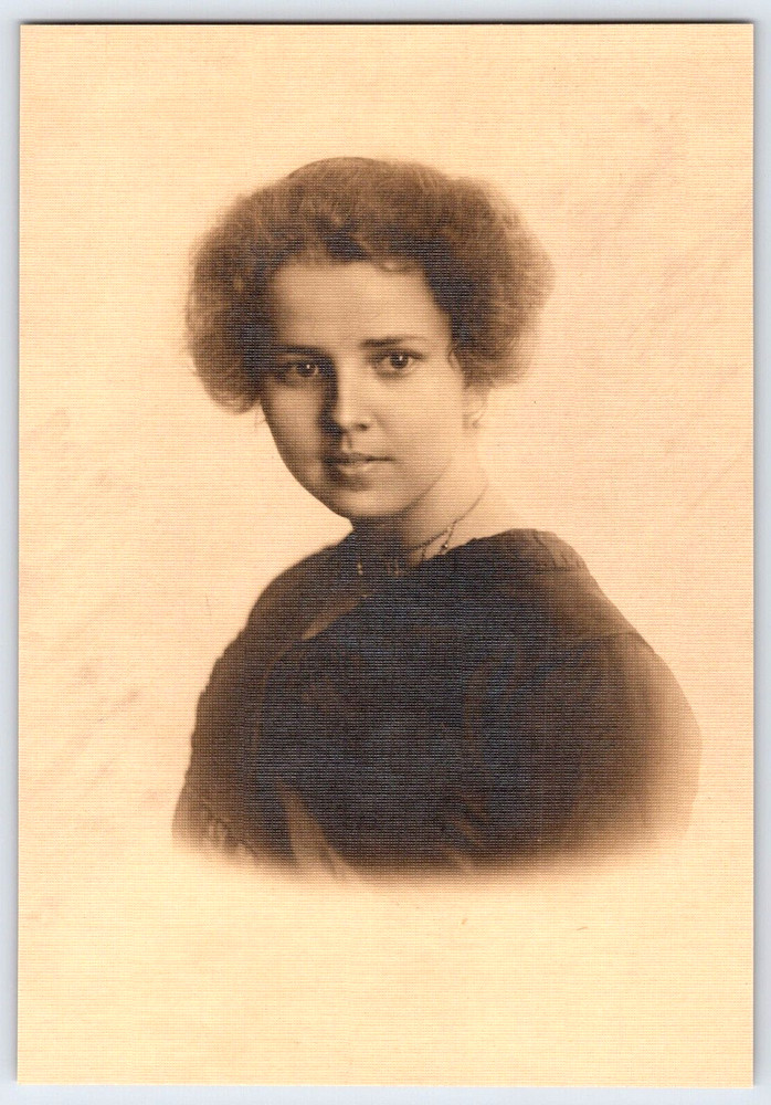 Vintage Old Photo Antique Picture Beautiful Girl Lady Woman Hair Necklace Dress