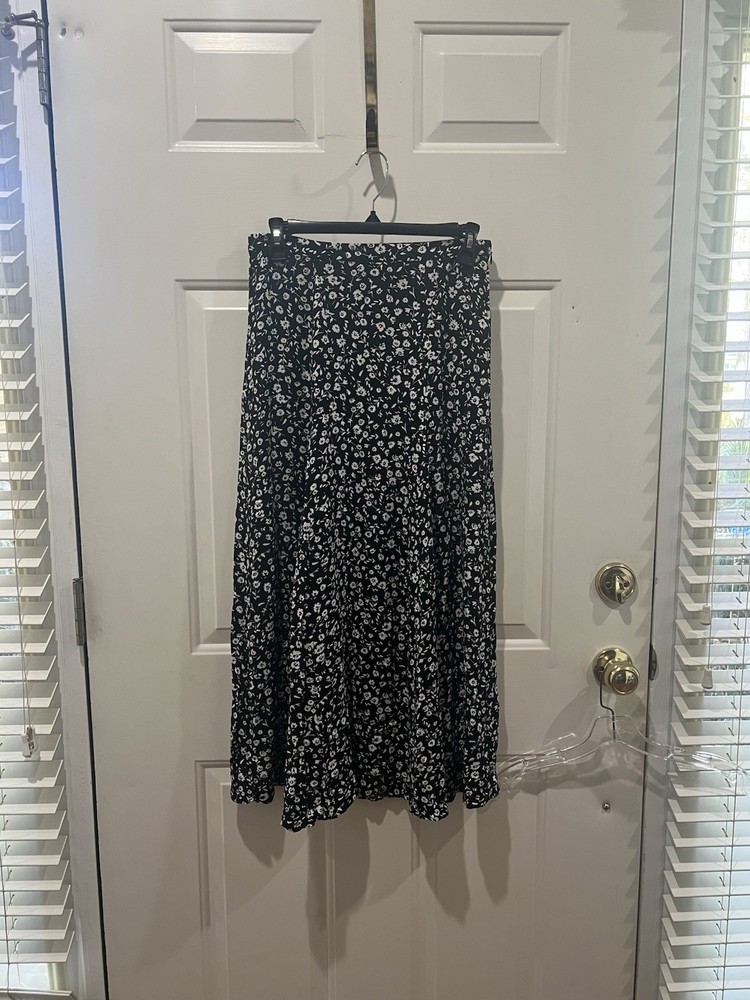 Banana Republic Women's Skirt Size 4 Black/White Floral Print Long Zipper