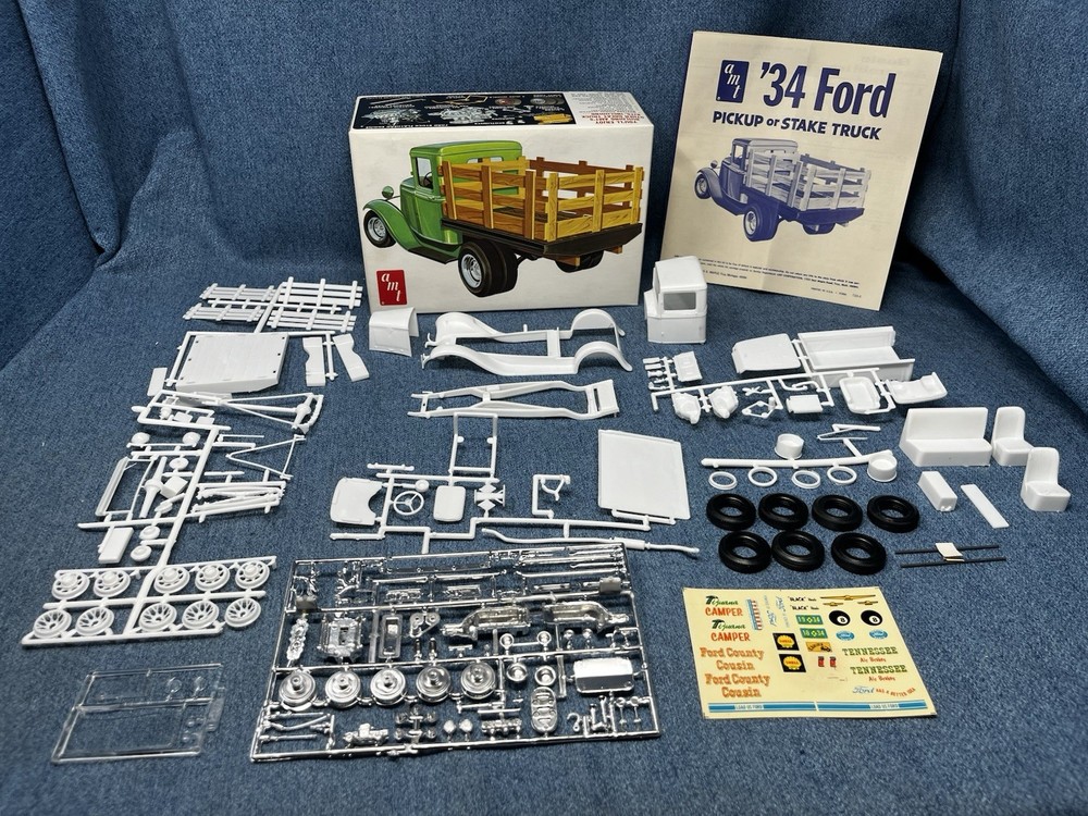 AMT 1934 Ford Stake/Pickup 1/25 Scale Customizing Model Kit Unbuilt Open Box
