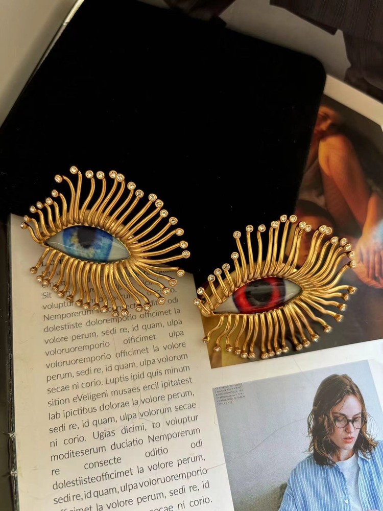 Schiaparelli Long Eyelashes Eye Golden Brooch Pin WITH BOX