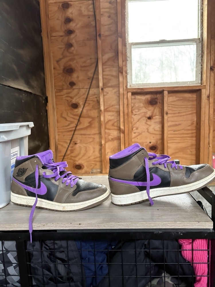 Air Jordan 1 Mid Men's Purple Mocha Sneakers Size 9 DQ8426-215