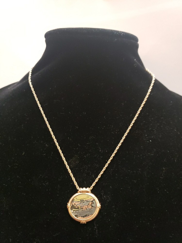 Vintage Avon Necklace Country Christmas Sleigh Ride Pendant 1982 Gold Tone
