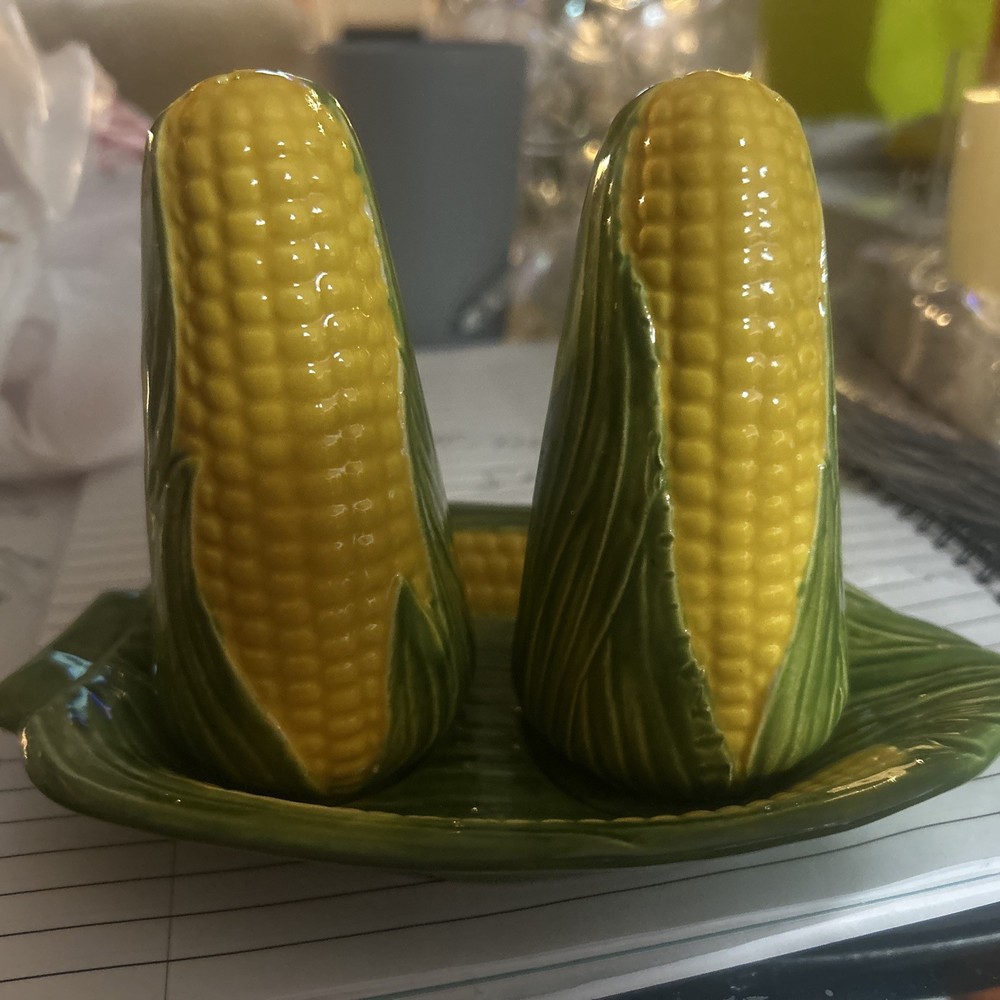 Vintage Ceramic YELLOW SWEET CORN ON THE COB Salt and Pepper Shakers  W/ Tray