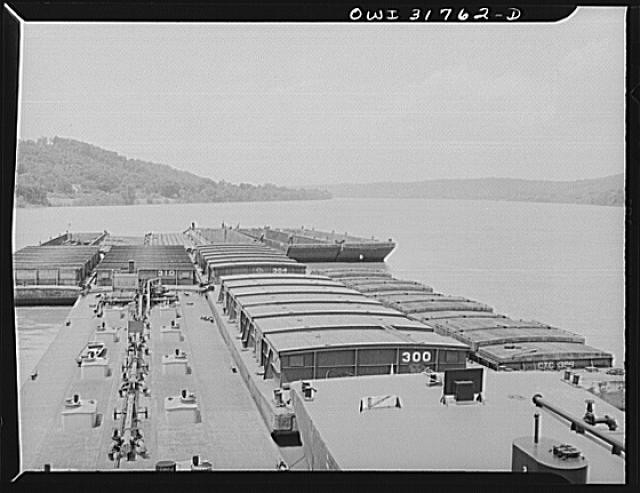 Photo:Towboat Weir Barges Shifting Tow 1900s Ohio River