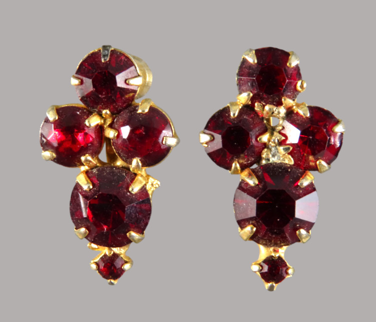 Vintage GOLD TONE SCREW BACK EARRINGS Dark Ruby Red Rhinestones CLUSTER Stud