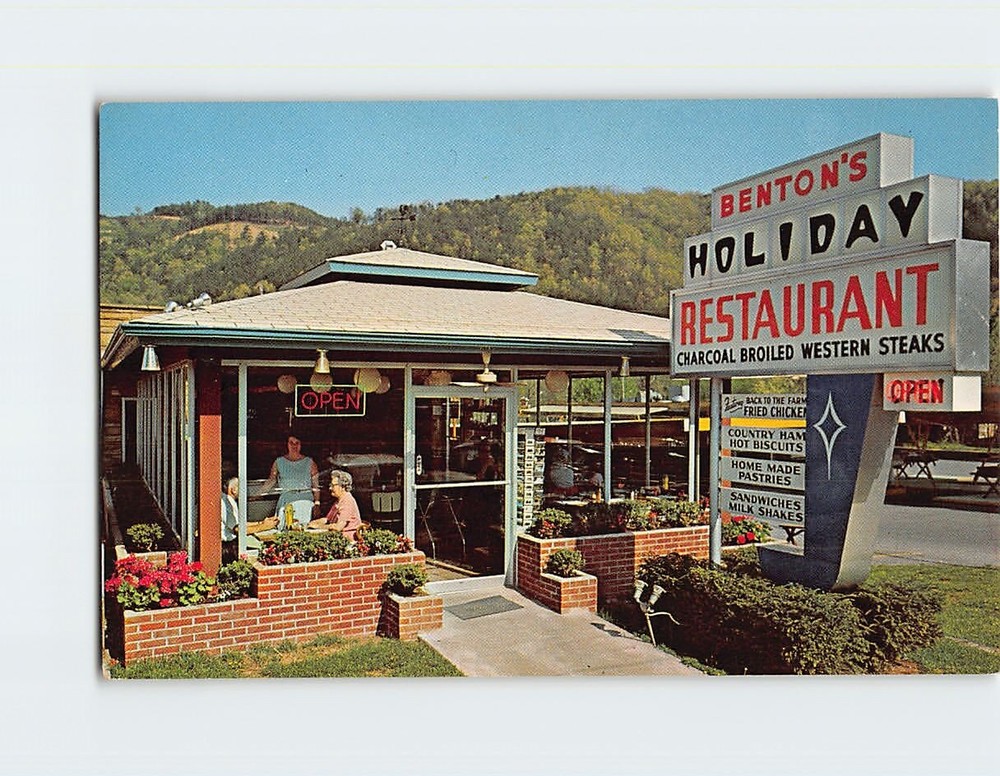 Postcard Benton's Holiday Restaurant Gatlinburg Tennessee USA