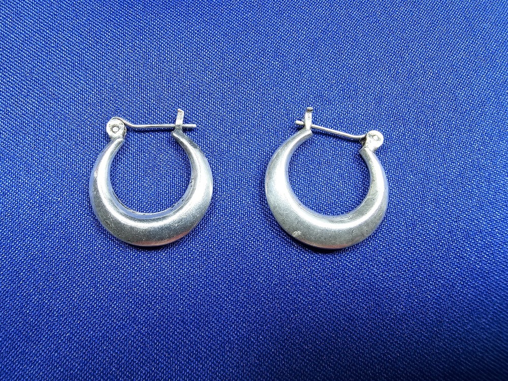 Grandma Grabe's Beautiful Vintage 925 Sterling Silver Hoop 2.64G Earrings