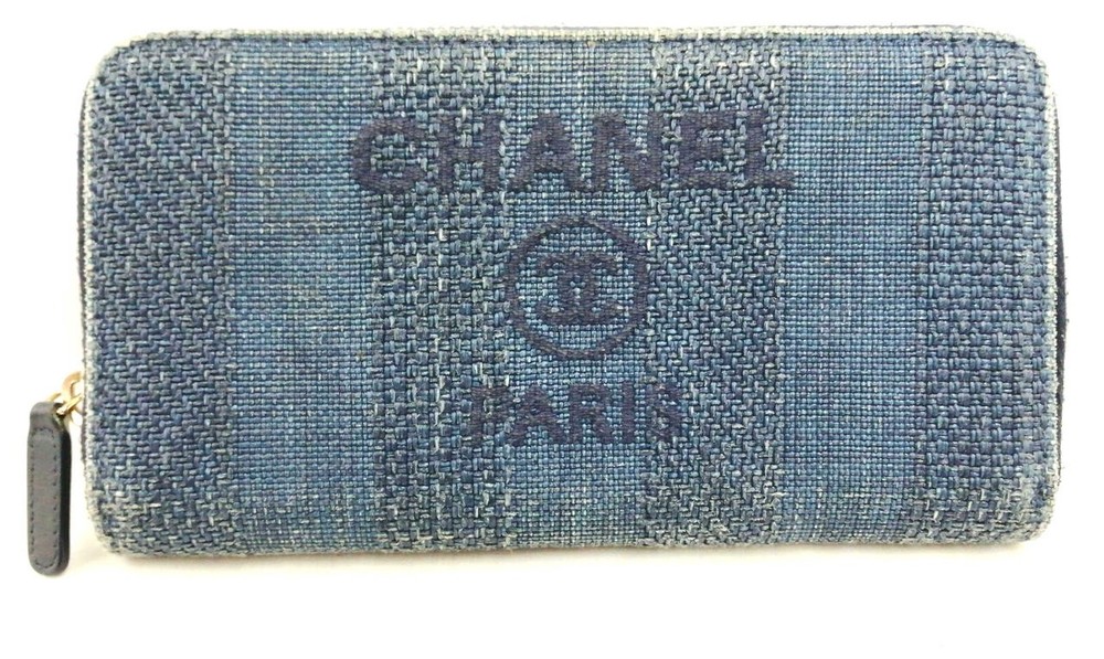 CHANEL Round Zipper Wallet in Quilted Lambskin 29734572 435766