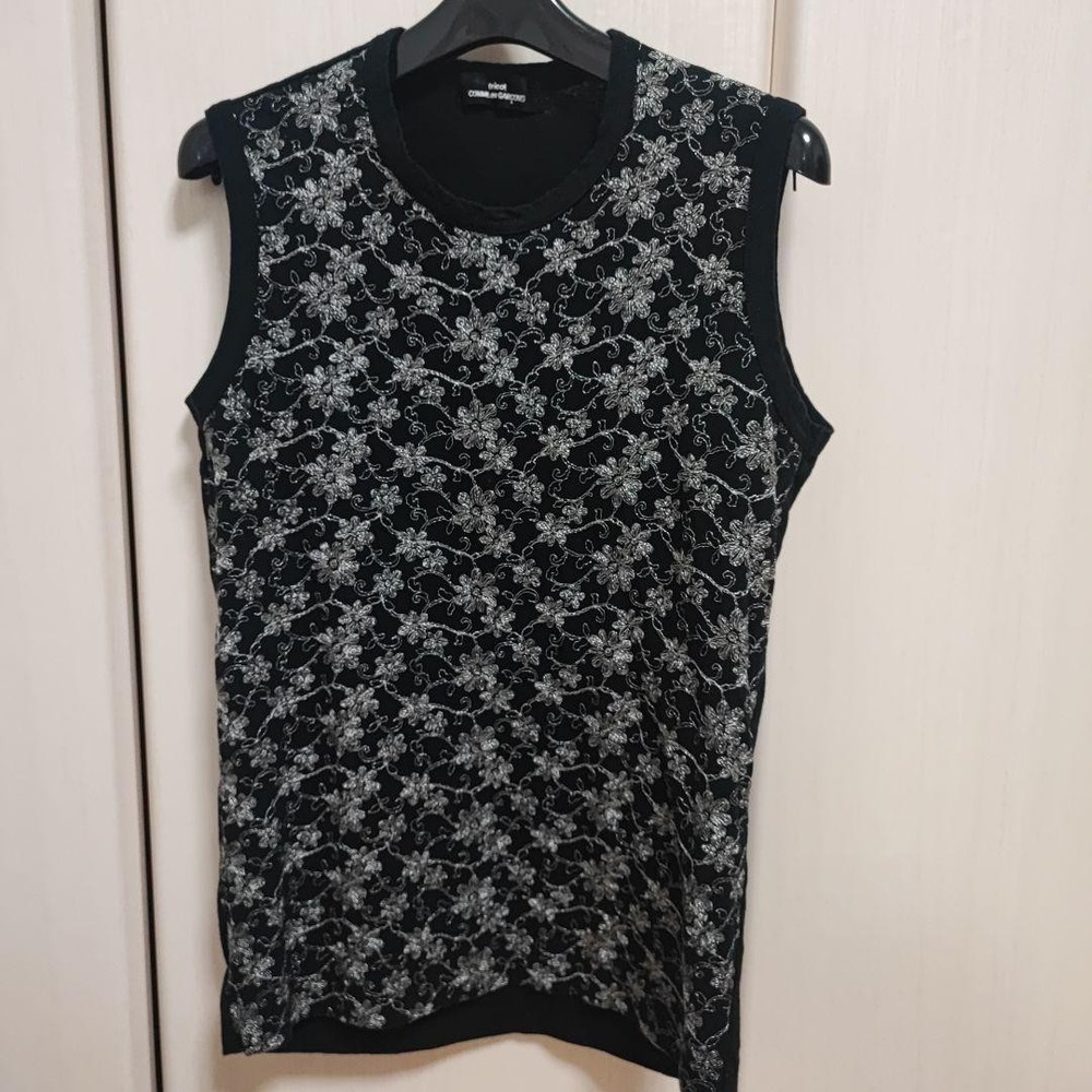 tricot COMME des GARÇONS black floral embroidered sleeveless top new condition