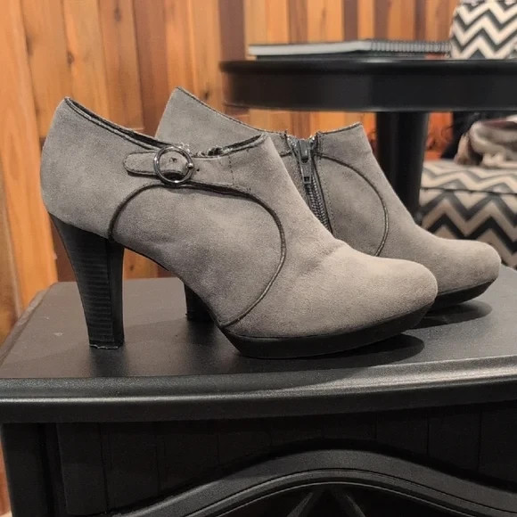 Solesenseability Elegant Gray Heeled Booties with Buckle Detail Size 7.5