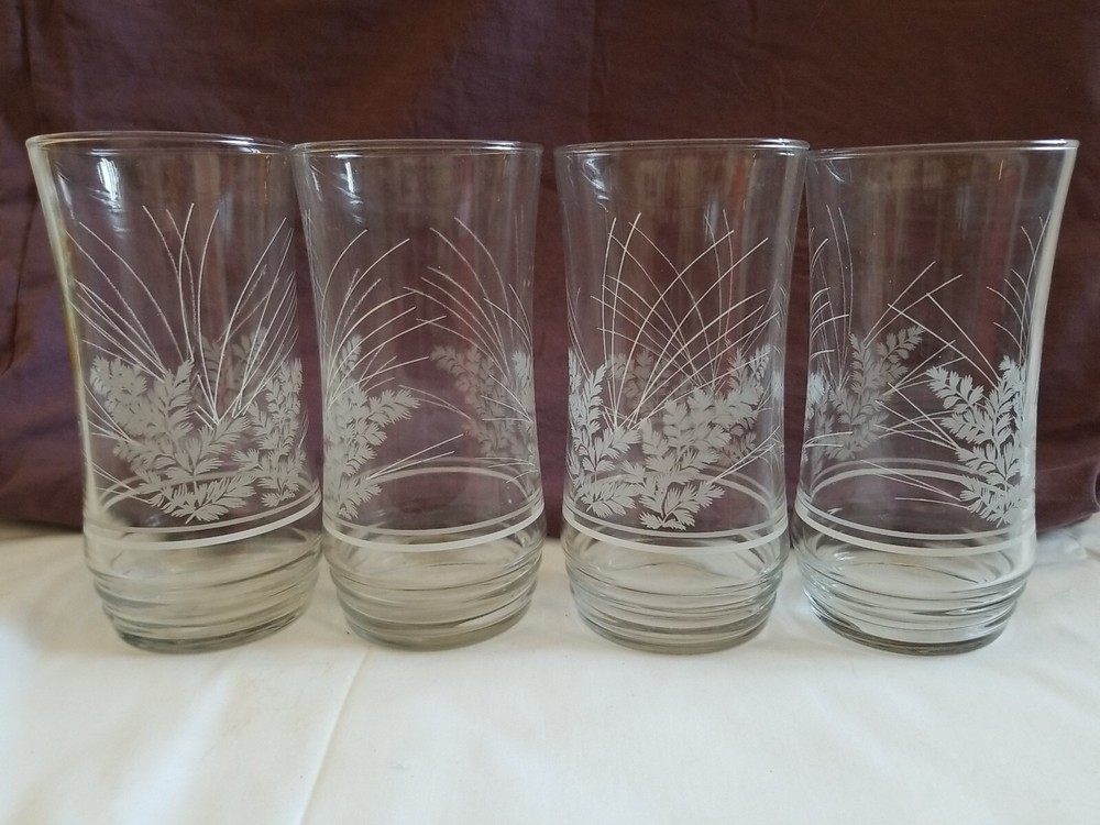 Vintage etched White Wildflowers Drinking Glass Tumblers MCM