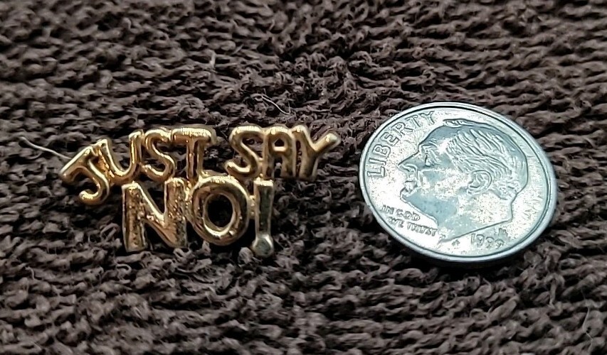 Just Say No Anti Drug Gold Tone Retro Vintage Lapel Pin Nancy Reagan Campaign