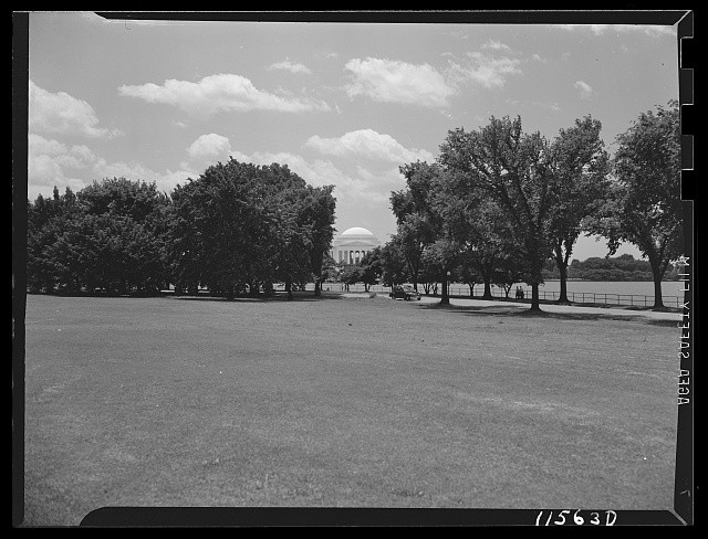 Photo:Washington DC Jefferson Memorial 1942 Tidal Basin Trees Lawn