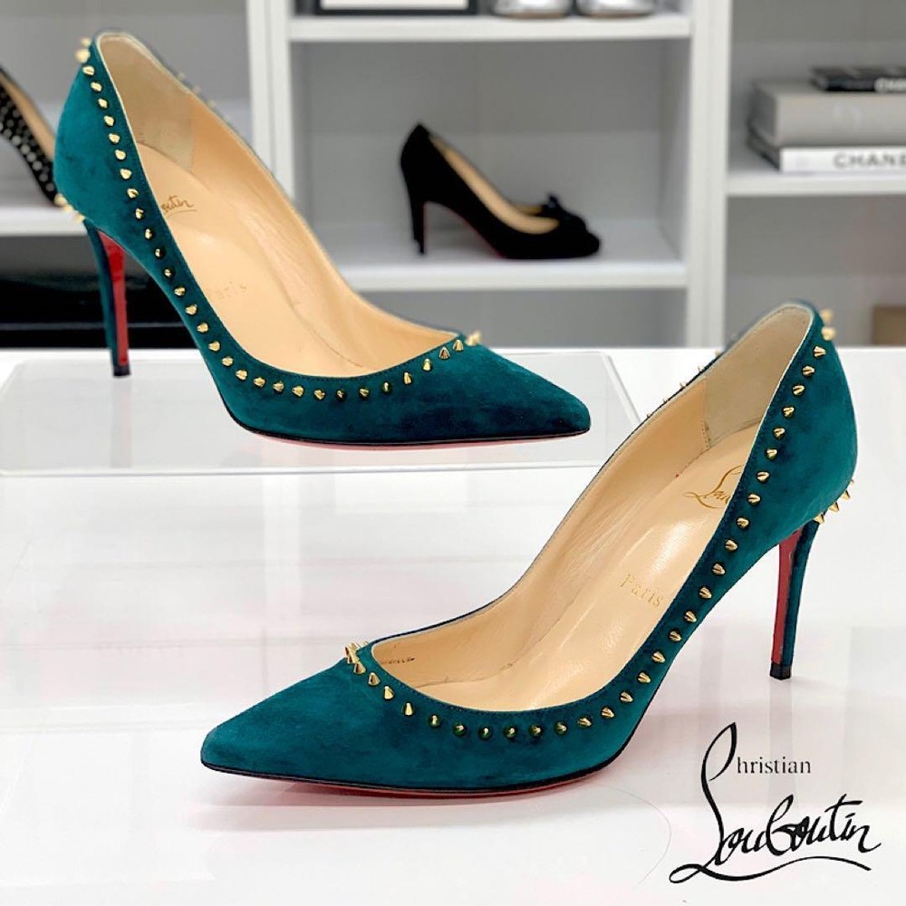Christian Louboutin Green Suede Spike Pumps Size 5.5 US with Gold Studs Excellent+ Condition N26
