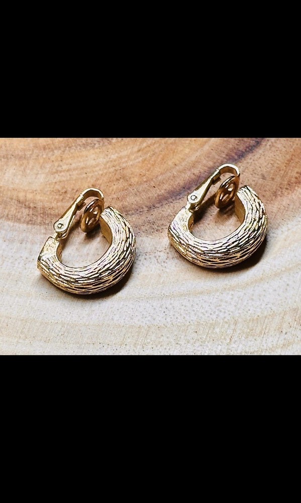 Vintage Avon Clip On Earrings