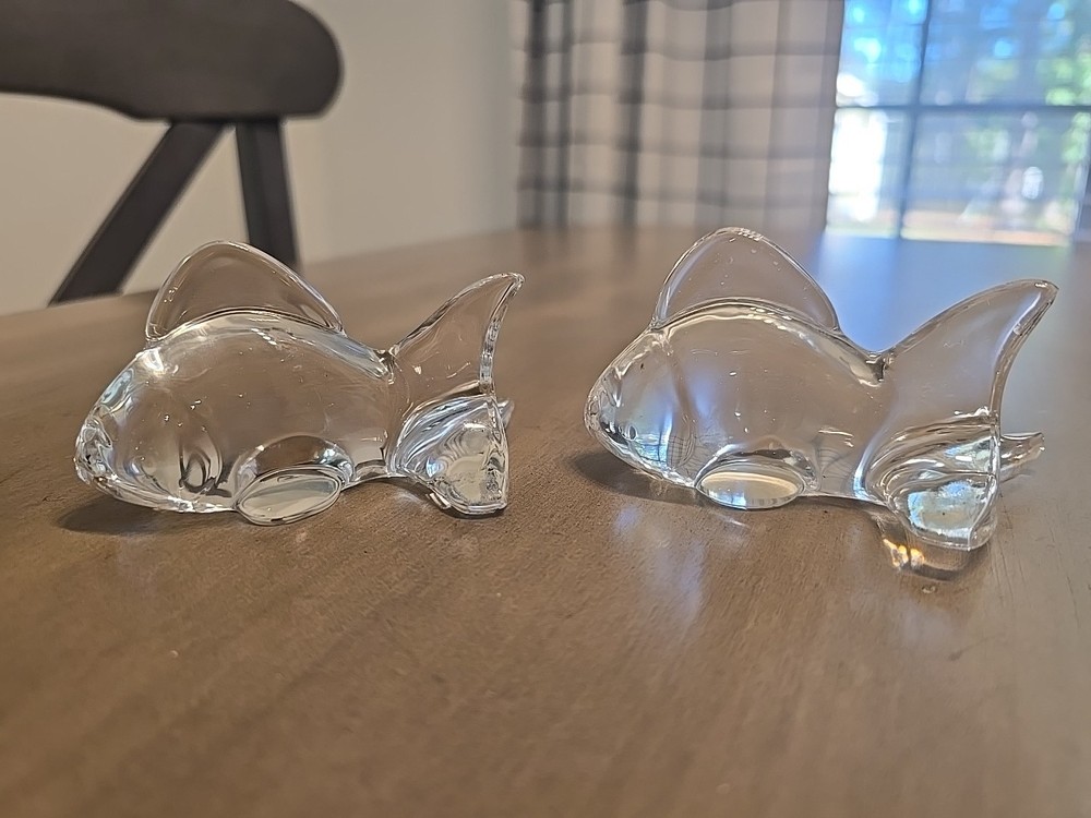 Set Of 2 Oneida Crystal Clear Art Glass Fish Figurine Paperweight Vintage