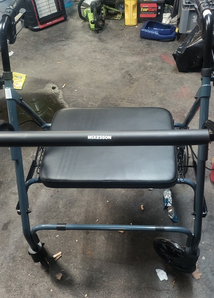 Drive Medical Heavy Duty Bariatric Rollator Rolling Walker with Padded Sea