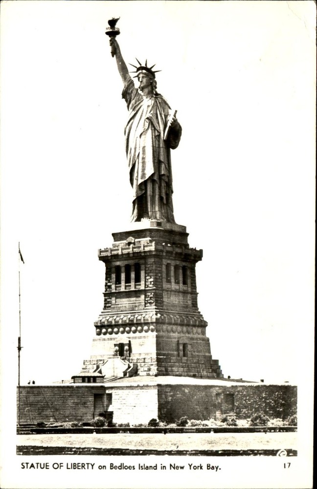 Statue of Liberty on Bedloes Island New York Bay NY Mainzer RPPC 1944