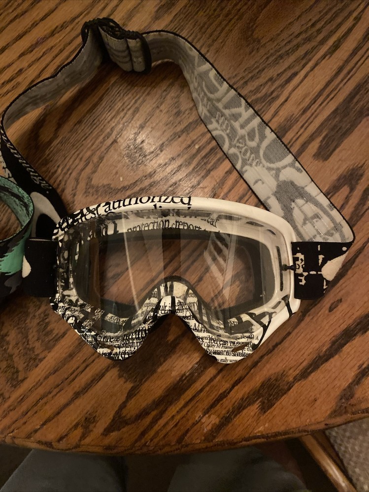 Oakley MX Adult Motocross Goggles Pair of 2 for Enhanced Protection and Style