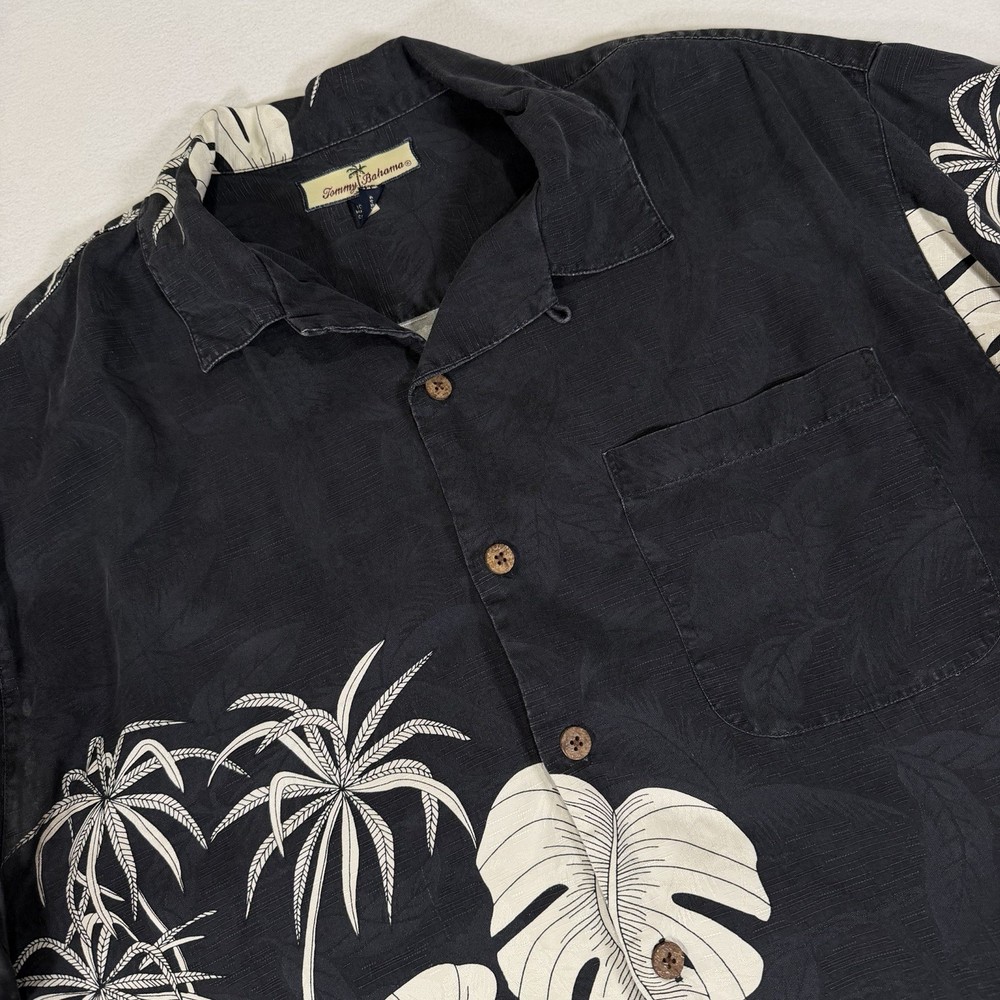 Tommy Bahama Men's Medium Black Floral 100% Silk Short Sleeve Button Up Shirt