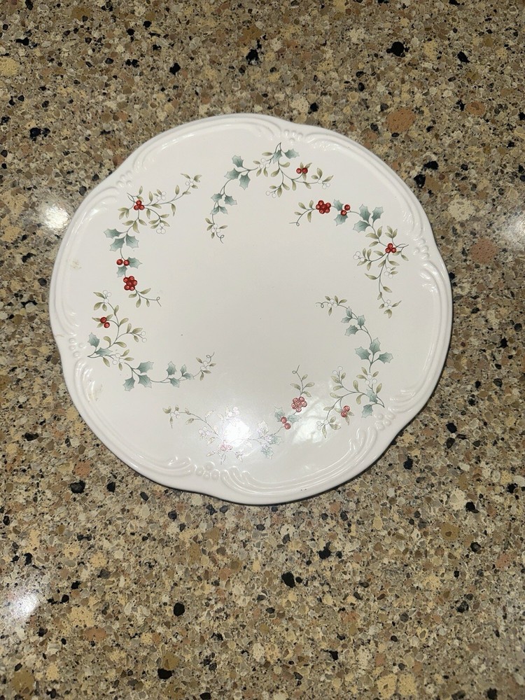 Pfaltzgraff Winterberry Scalloped Edge Round Trivet Cheese Serving Board
