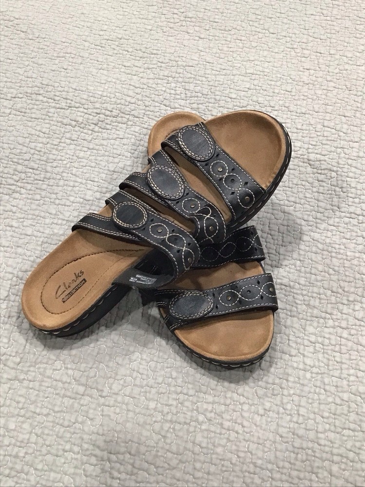 Clarks Leisa Cacti Q Black Leather Slide Sandals Size 9 Triple Strap Comfort Footbed
