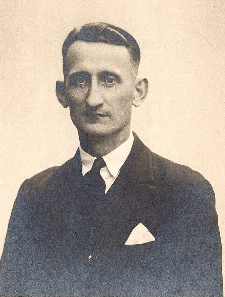 Antique Vintage Real Photo Picture Portrait Of A Man In A Suit Coat And Tie