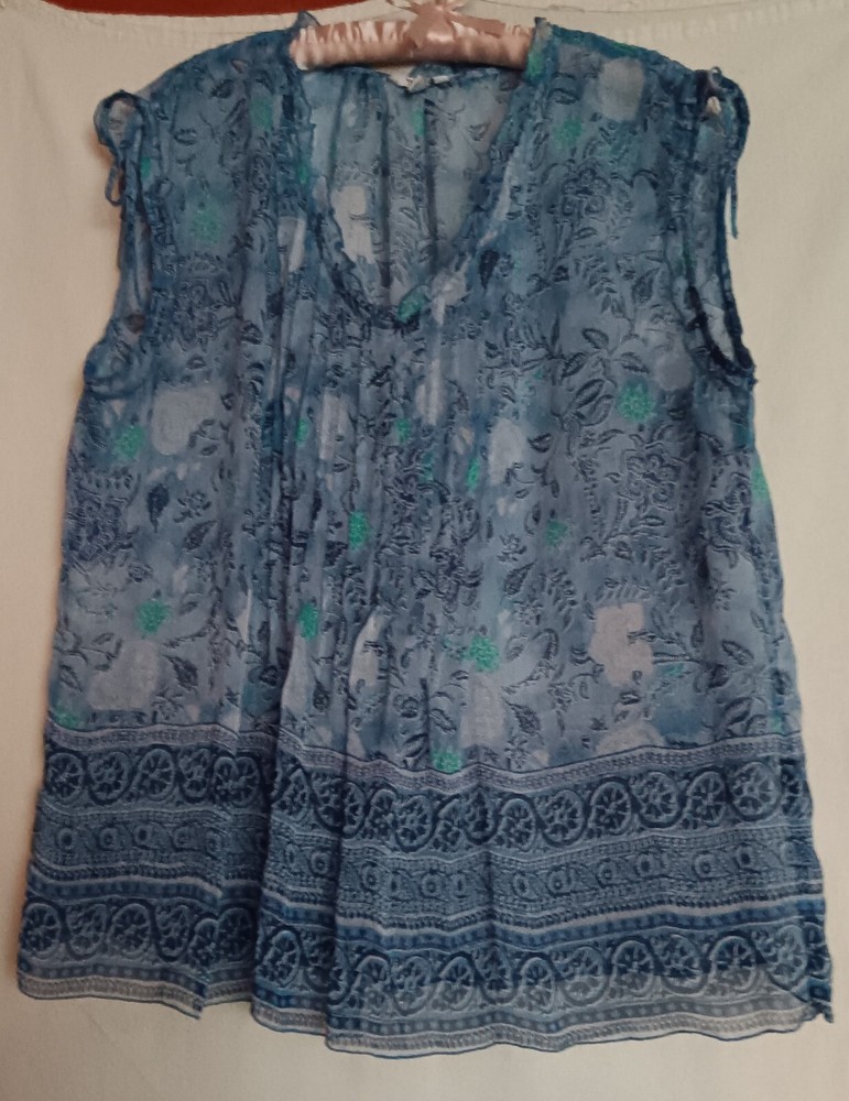 Sonoma Women's Sleeveless Top Size Large Sheer Ruffled Scoop Neckline