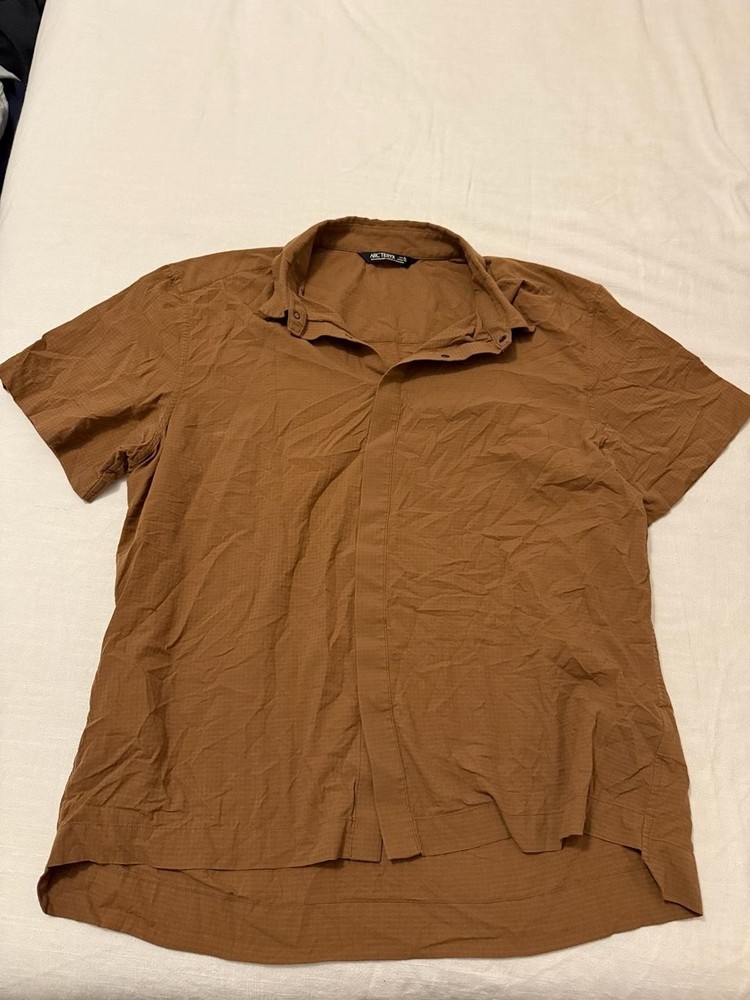 Arc'teryx Men's XL Short Sleeve Button Down Shirt Brown