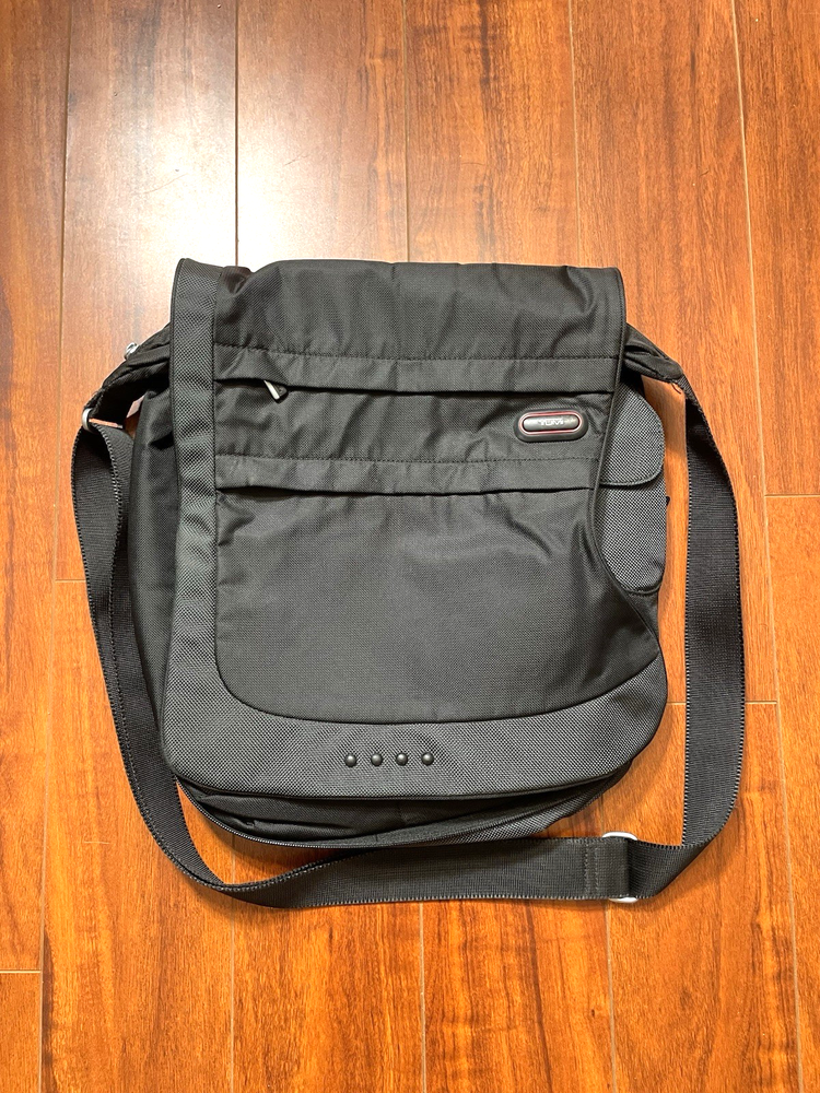 Tumi Unisex Black T-Tech Crossbody Laptop Messenger Bag 5110D