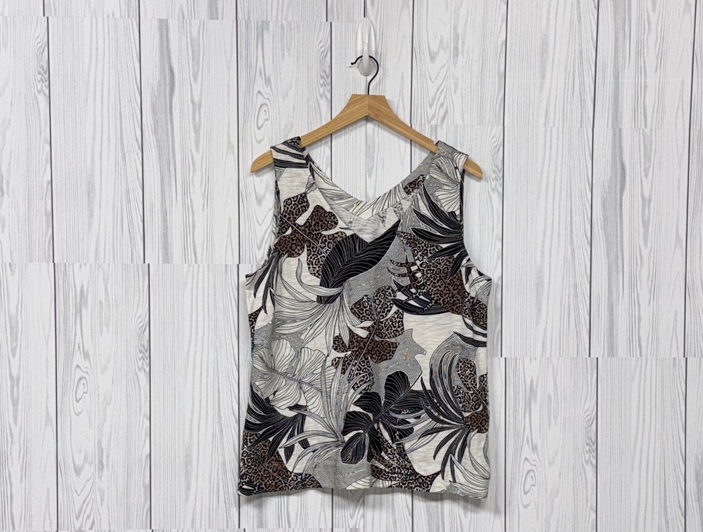 Chicos the ultimate tee womens size 2 sleeveless white patterned pullover top