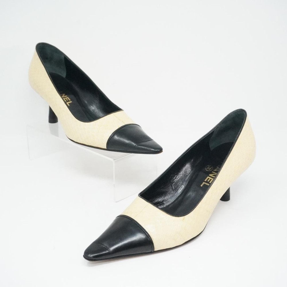 Chanel Vintage Beige Leather Pointed Toe Stiletto Pumps Size 23.5